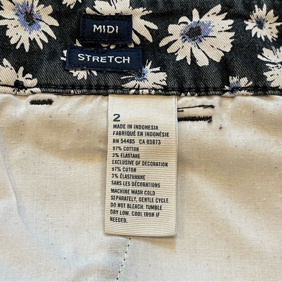 American Eagle Outfitters Floral Short - Picture 9 of 10